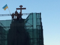 В Харькове на месте снесенного памятника Ленину поставили крест