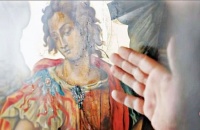 Греция: Икона Архистратига Божия Михаила источает миро