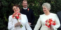 В Швейцарии католический священник благословил лесбийскую пару.
