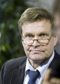 Известный финский писатель Х.Мякеля обвиняет Финляндию в военной истерии против России