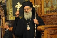 Психически больной мужчина с ножом в руках попытался отрезать бороду греческому митрополиту