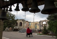 Донбасс: Община разрушенного храма в Кировском помогает жителям города