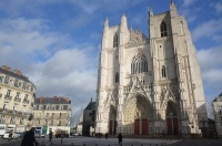 Во Франции неизвестные осквернили кафедральный собор