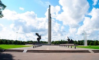 В Латвии памятник Победы назвали "совковятником"