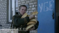 Голодные жители Дебальцево хватали еду из рук ополченцев (ВИДЕО+ФОТО)