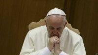 Несмотря на позицию папы, Католическая церковь не стала терпимее к геям
