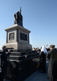 Патриарх Кирилл освятил памятник сразу двум святым