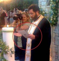 Болгарский священник получил строгий выговор за использование iPad-а во время богослужения