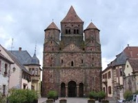 Во Франции осквернен храм католического аббатства