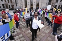 США: 37-й штат легализовал однополые «браки», но судьи отказались их регистрировать