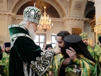 Патриарх Кирилл: Следуя заповедям Божиим, можно решать и проблемы государственные