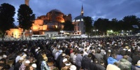 Тысячи мусульман совершили намаз у храма Святой Софии в Стамбуле