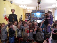 Студенты-теологи и минские гимназисты приняли участие в благотворительной акции «Дети — детям»