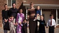 В Канаде впервые признаны родительские права полигамной семьи