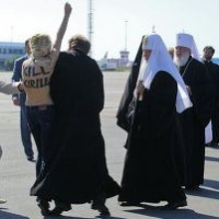 Активистка «Femen» получила 15 суток за свою выходку против Патриарха Кирилла