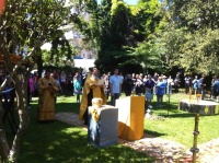 Воскресное богослужение впервые совершено в парке Николаевского собора Ниццы 