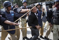 Сотни христиан арестованы во время мирной акции протеста в Пакистане