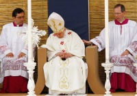Гаагский суд отклонил иск против Папы на пенсии Бенедикта XVI и духовенства