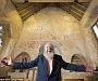 Британский пенсионер, несмотря на угрозы сатанистов, восстановил из руин 1000-летнюю церковь.