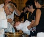 Аргентинский епископ выступил в защиту крещения ребенка лесбийской пары