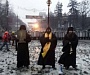 Монахи приостановили столкновения между митингующими и силовиками в центре Киева