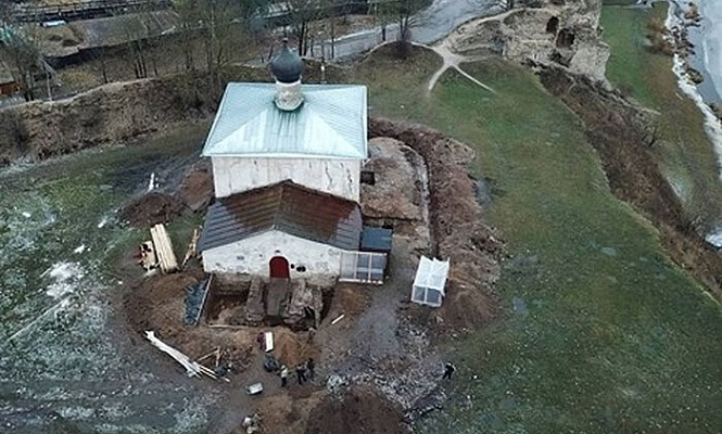 Продолжаются архитектурно-археологические исследования церкви Косьмы и Дамиана с Гремячей горы