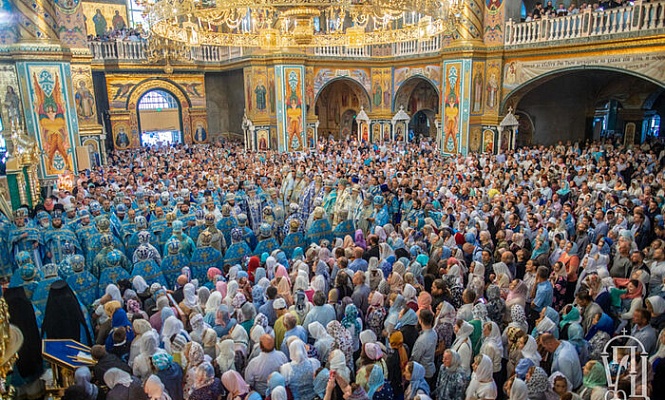Торжества в Почавской лавре собрали тысячи верующих