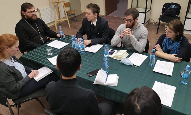 В Москве состоялся круглый стол о церковной помощи мигрантам