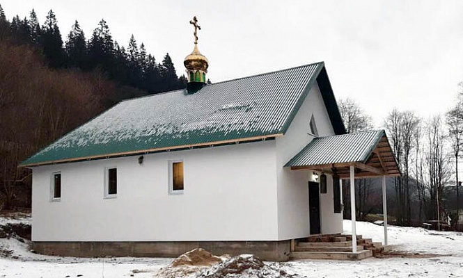 На Закарпатье освятили новый православный храм вместо отобранного раскольниками
