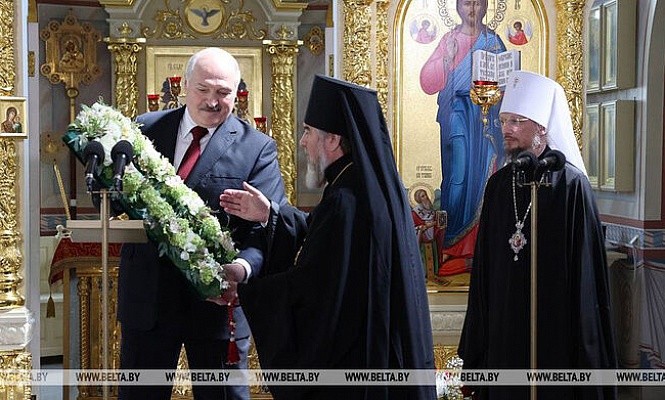 Президент Белоруссии передал в дар Белорусской Православной Церкви воссозданную святыню — напрестольный Туровский крест