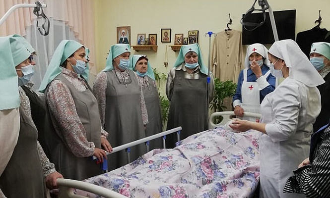 В Пскове представители московской православной службы «Милосердие» провели занятия по уходу за тяжелобольными