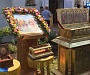 Под праздничный звон колоколов псковскому храму принесли в дар мощи святых Петра и Павла