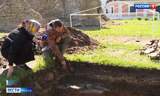 На территории Снетогорского монастыря обнаружена древняя могила