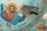 Прихожане восстанавливают пострадавший от обстрелов храм Рождества Богородицы в Закотном