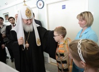 В праздник Пасхи Патриарх Кирилл посетил Центр детской психоневрологии Москвы