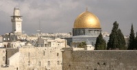 Полиция Иерусалима закрыла в пятницу доступ на Храмовую гору мужчинам-мусульманам моложе 40 лет