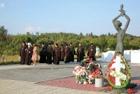 Митрополит Павел посетил мемориальный комплекс «Детям — жертвам войны»