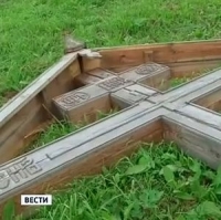 В Вологодской области неизвестными спилен поклонный крест 