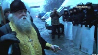 Украинскому священнику угрожают убийством за причащение бойцов "Беркута"