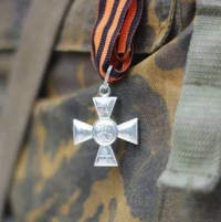 Первые герои получили Георгиевские кресты ДНР