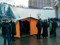 Священники-униаты на Майдане нарушают закон, заявляют власти Украины