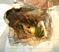 В пещерах Киево-Печерской Лавры обнаружено неизвестное захоронение