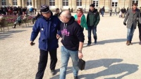 Франция: полиция задержала мужчину лишь за то, что на его футболке была изображена традиционная семья