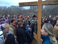 Несколько сотен москвичей вышли на акцию в поддержку строительства храма