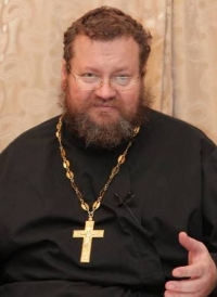 Протоиерей Олег Стеняев: «Через эту ситуацию Господь показывает, что Церковь может опираться только на народ»