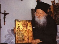В месяцеслов Русской Православной Церкви включено имя прп. Порфирия Кавсокаливита.