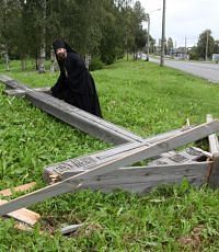 Полицейские нашли вандала, свалившего крест в Республике Алтай