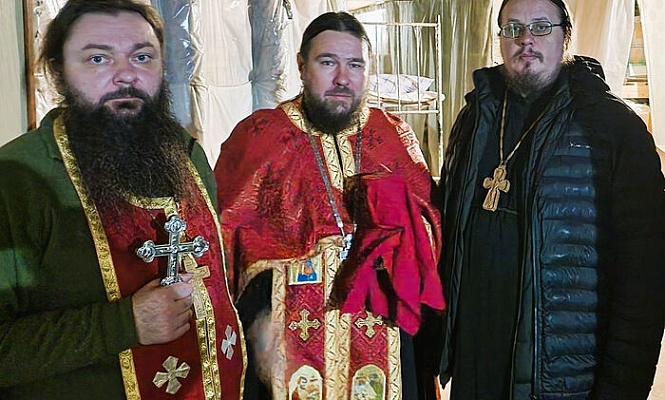 Священники Крымской митрополии посетили военный госпиталь в зоне СВО