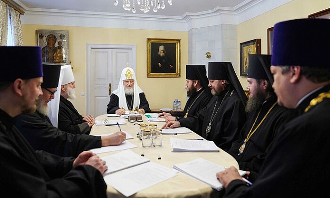 Святейший Патриарх Кирилл провел заседание Архиерейского совета Московской митрополии в Новодевичьем монастыре