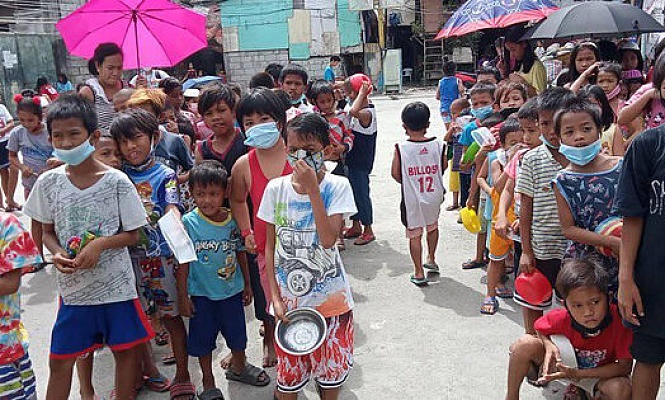 Филиппинско-Вьетнамская епархия организовала горячие обеды для детей из бедных семей Бакоору